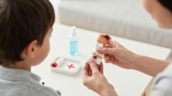 Tips Memberikan Pertolongan Pertama pada Kecelakaan Kecil di Rumah