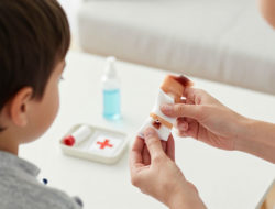 Tips Memberikan Pertolongan Pertama pada Kecelakaan Kecil di Rumah